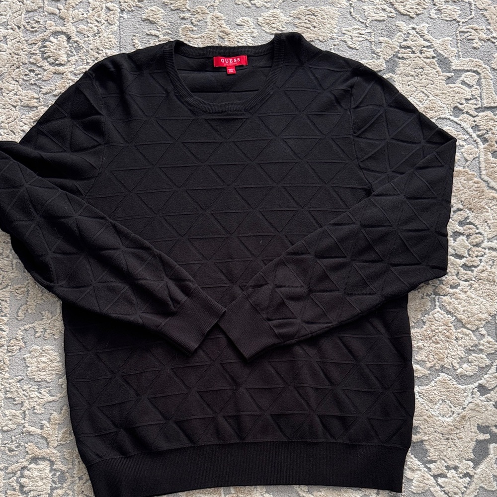 3/$25

GUESS 
Men’s black sweater
